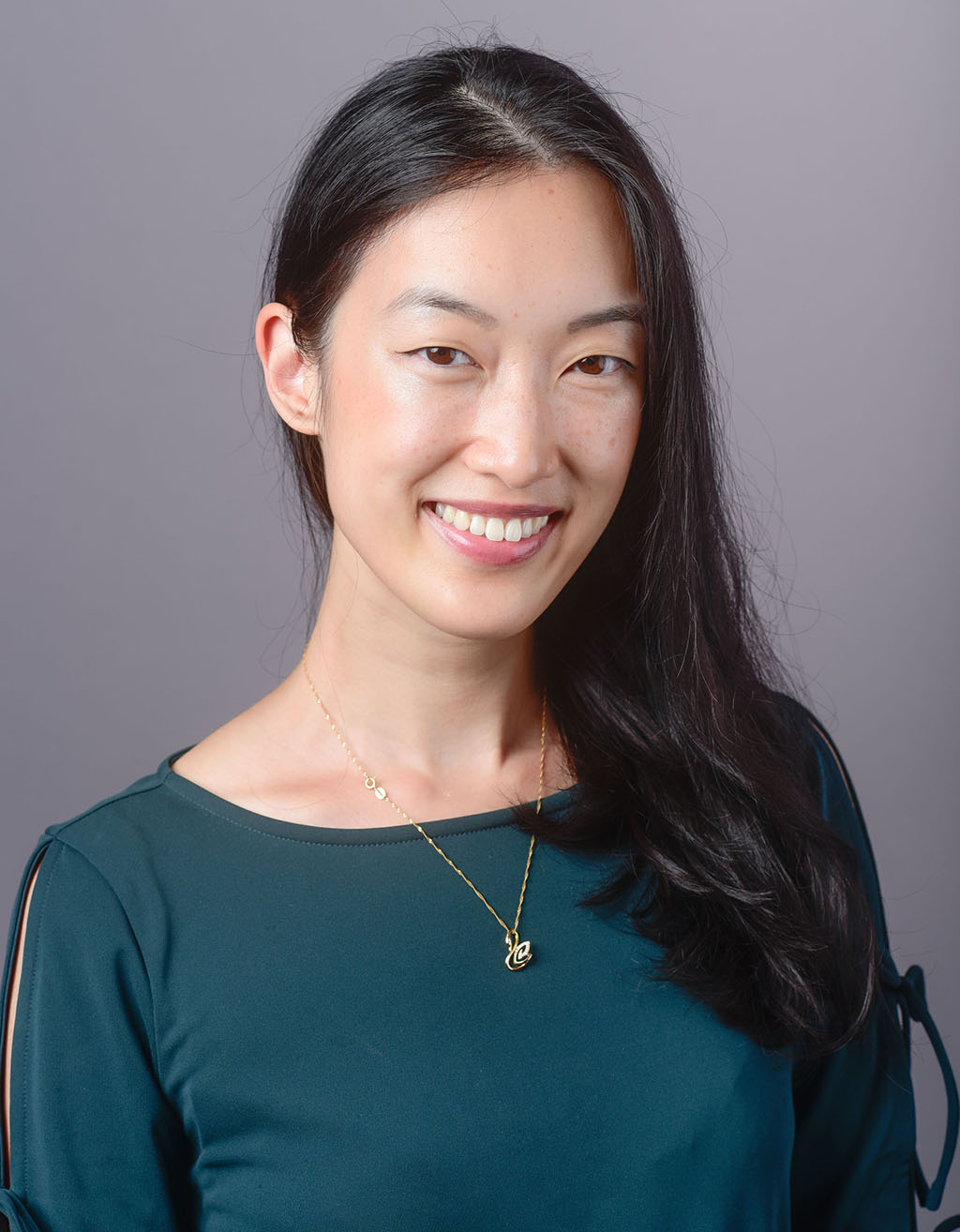 Dr Shirley Zhang of Lippitz Orthodontics portrait headshot